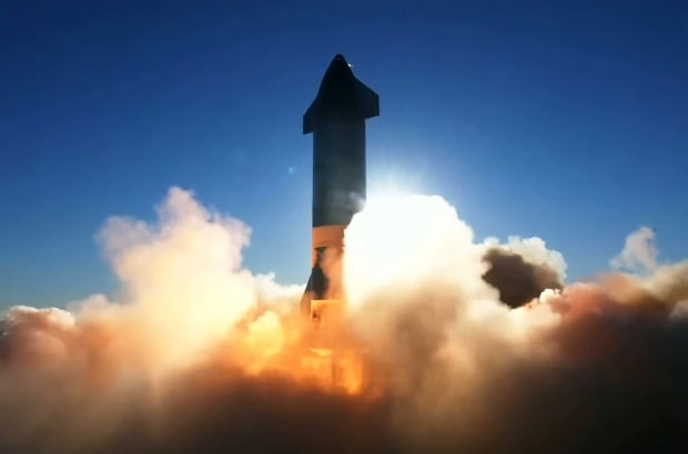  2020년 12월 발사 시험 중인 스페이스X의 스타십 SN8 로켓 프로토타입. /사진=AFP
