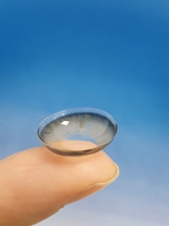 콘택트렌즈 온라인 판매 허용 논란…"눈 건강 위협해선 안돼" 
