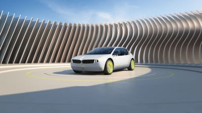 "앞유리 전체가 빔프로젝터네"…BMW, CES서 '차세대 운전석' 공개