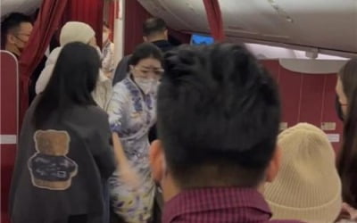 "비행기 곧 폭발" 중국인 난동에 승객들 패닉…'운항 취소'
