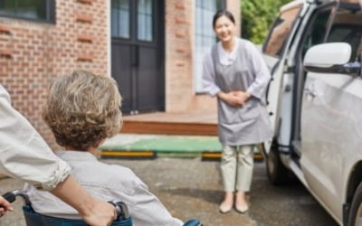 "시니어 산업의 스타벅스 되겠다"…사업 아닌 '사역'한다는 이곳 [긱스]