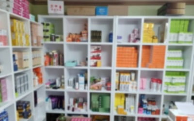 김해 아파트에 '무등록 약국'…의약품 불법 판매한 태국인