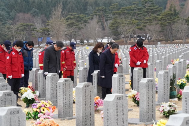 남성현 산림청장, 산림유공 순직자 묘역 참배