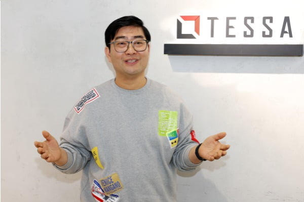 김형준 테사 대표가 서울 성수동 테사뮤지엄에서 한경 긱스(Geeks)와 인터뷰 하고 있다. 최혁 기자