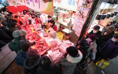 [포토] 설 일주일 앞두고 제수용품 준비하는 시민들