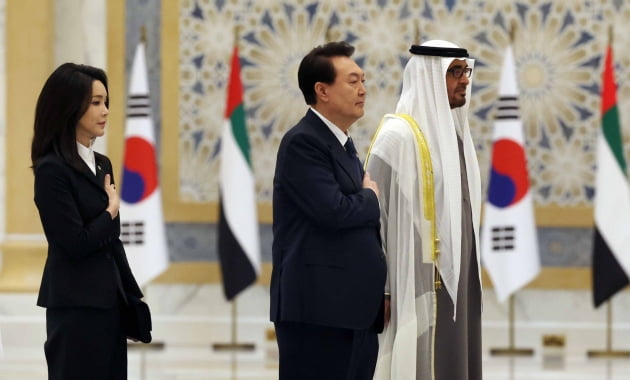 [포토] UAE 의장대 사열하는 윤석열 대통령