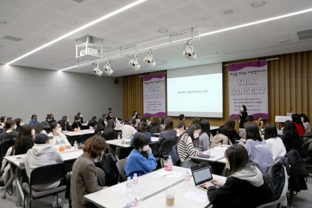 사단법인 한국여성공학기술인협회는 지난 13일 연세대학교 백양누리 곽정환홀에서 개최한 '2022 세상을 바꾸는 여성엔지니어 토크콘서트'를 성황리에 마쳤다고 16일 밝혔다. / 사진=한국여성공학기술인협회