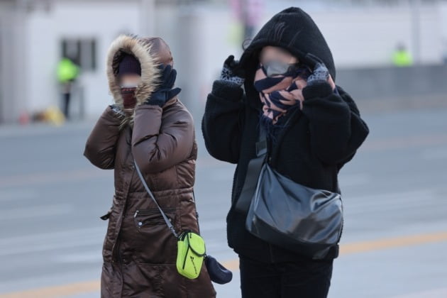 "내일 출근 어쩌지"…연휴 막판 한파·눈폭탄에 시민들 걱정 태산