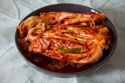 "고물가에 中김치 수요 늘더니"…김치 무역수지 1년 만에 적자