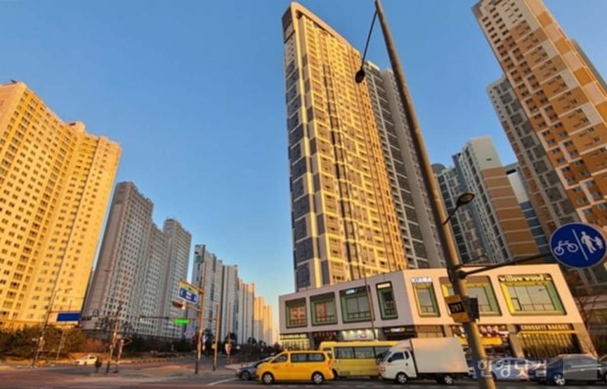 10억짜리 아파트 5억에 산다…집값 반토막 난 동네 | 한국경제 10억짜리 아파트 5억에 산다…집값 반토막 난 동네 | 한국경제