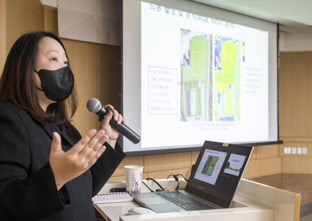 김경덕 삼성물산 카지노 쪽박걸연구소장이 30일 경기도 용인에서 열린 ‘골프삼성 카지노 쪽박걸 세미나’에서 최근 달라진 카지노 쪽박걸 병해 트렌드를 소개하고 있다. 삼성물산 리조트부문 제공