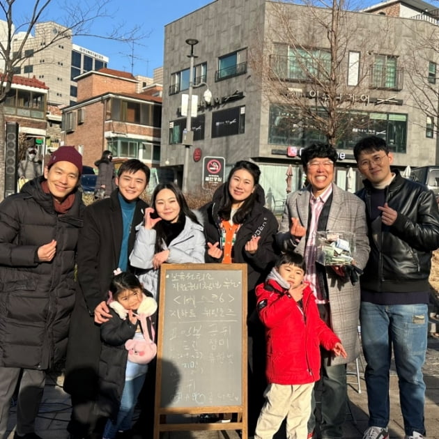 가수 이도진이 보육원 퇴소 자립준비 청년 후원을 위한 버스킹에 나섰다. /사진=SNS