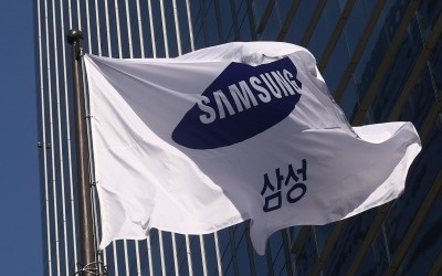 삼성전자 영업이익 급감…'대들보' 반도체 꺾였다