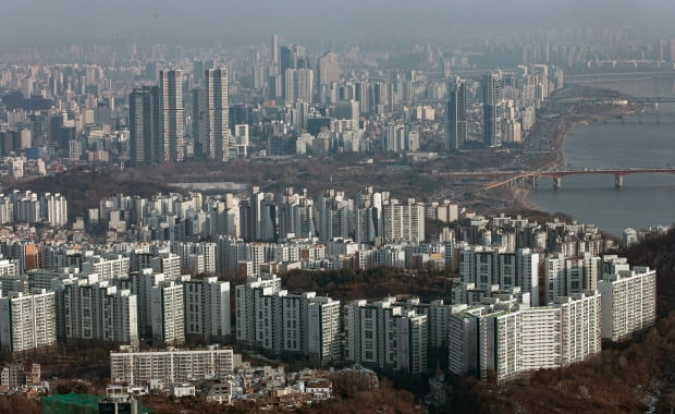 서울 중구 남산에서 바라본 도심 아파트 단지. 사진=뉴스1