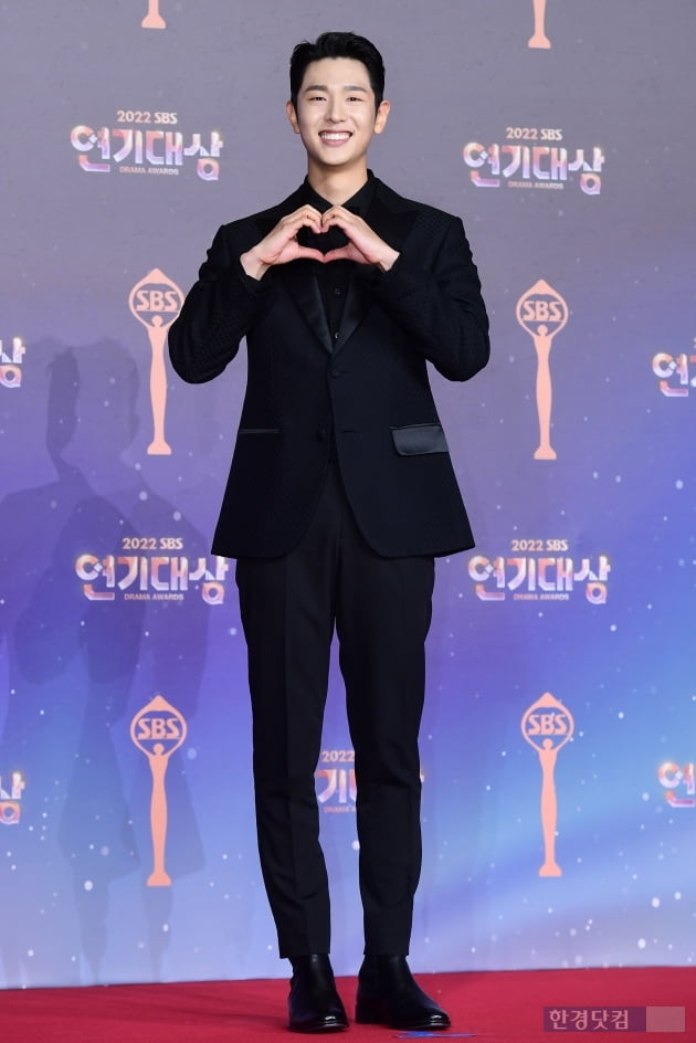 [포토] 이정준, '여심 사로잡는 멋진 모습' (2022 SBS 연기대상)