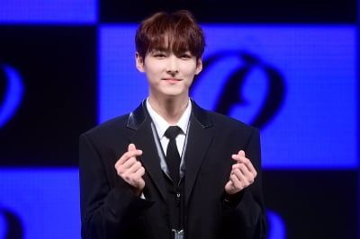 [포토] SF9 주호, '부드러운 미소로 하트~'