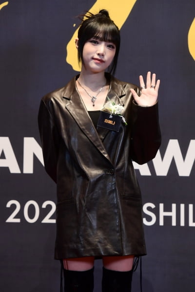 [포토] 최예나, '멋진 손인사~' (2023 대한민국 퍼스트브랜드 대상)