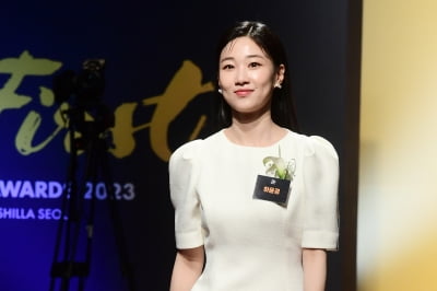  하윤경, '봄날의 햇살 같은 눈부신 미모' (2023 대한민국 퍼스트브랜드 대상)