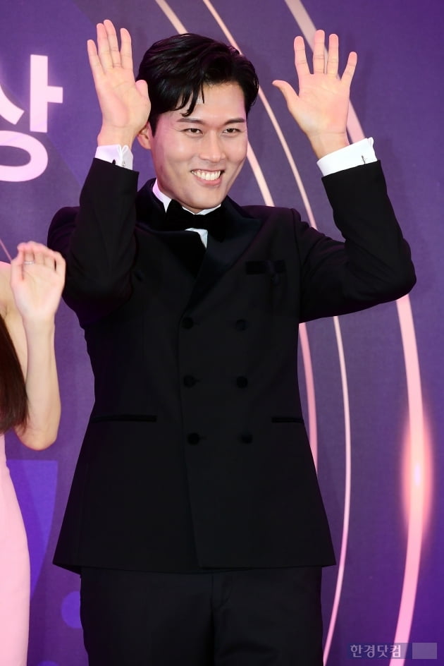 [포토] 김일중, '토끼 포즈 어때요~' (서울가요대상)