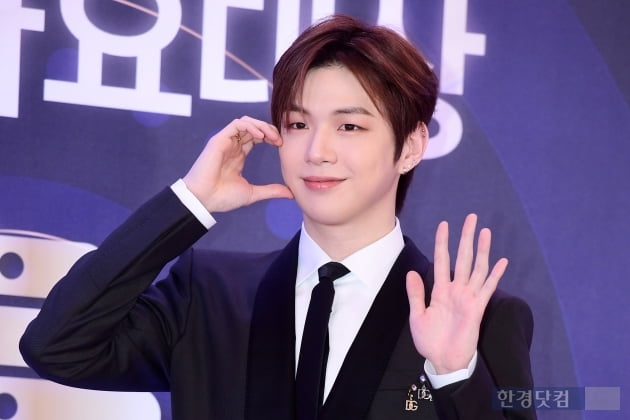 [포토] 강다니엘, '귀여운 볼하트~' (서울가요대상)