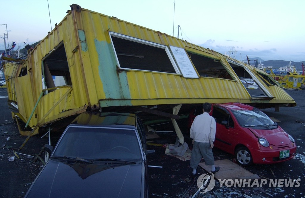 [제주날씨100년] ① 하루 420㎜ 물폭탄, 초속 60ｍ 강풍…37.5도 폭염도