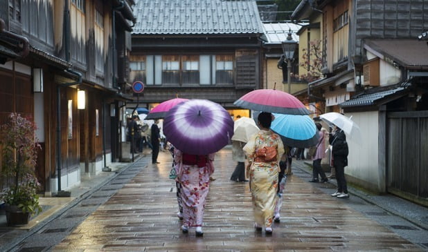 Leaving for a short distance during the short Lunar New Year holiday…  Japan and domestic travel surge