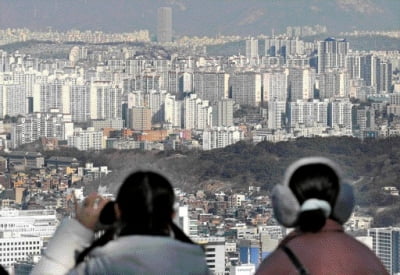 文정부 부동산 규제 다 풀었다…"비정상을 정상화한 것"