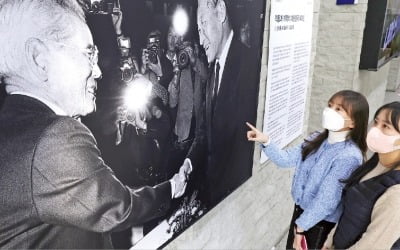 이병철의 혜안·정주영의 배짱…빛나던 그 순간을 담다