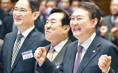 7년 만에 경제계 신년회 온 대통령…윤 대통령 "든든한 기업 지원군 될 것"