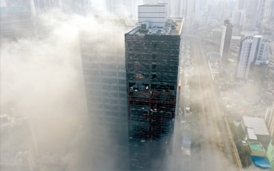 [포토] 부산 23층 주차타워 불…주민 긴급 대피 소동