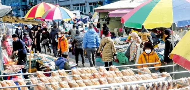 [포토] 설 앞두고 부산 자갈치시장 북적 