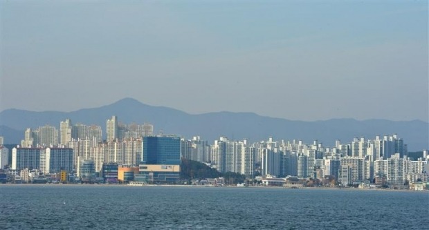 수도권과 지방 모두 미분양 주택이 빠르게 늘면서 주택 시장의 위기감이 커지고 있다. / 뉴스1