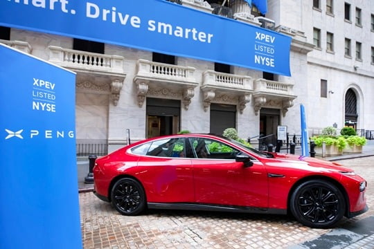 <YONHAP PHOTO-0135> In this photo provided by the New York Stock Exchange, a model P7 from Chinese electric carmaker XPeng, is displayed outside the NYSE, to celebrate the company's IPO, Thursday, Aug. 27, 2020, in New York. (New York Stock Exchange/Nicole Pereira via AP)/2020-08-28 00:31:37/
<저작권자 ⓒ 1980-2020 ㈜연합뉴스. 무단 전재 재배포 금지.>