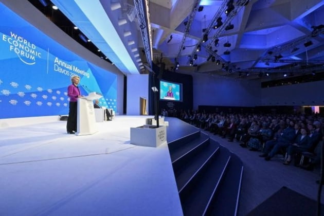 스위스 다보스에서 열린 세계경제포럼(WEF)에서 연설을 하고 있는 우르줄라 폰 데어 라이엔 EU 집행위원회 위원장.사진=EU