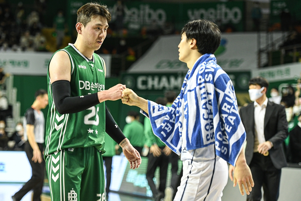 꽃다발도 받았지만…아쉬움 삼킨 KBL 최고스타의 첫 친정 방문