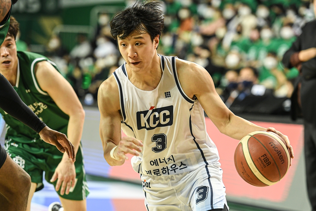 꽃다발도 받았지만…아쉬움 삼킨 KBL 최고스타의 첫 친정 방문