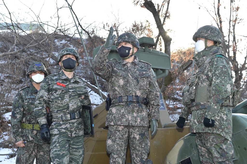 합참의장 "北도발에 압도적 대응할것…무인기 끝까지 격추"