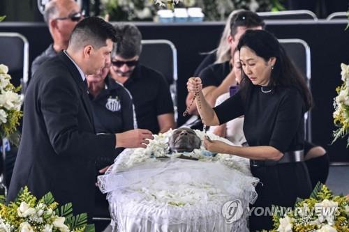 [르포]    Procissão sem fim para Pelé..."Ele é jogador de futebol e brasileiro"