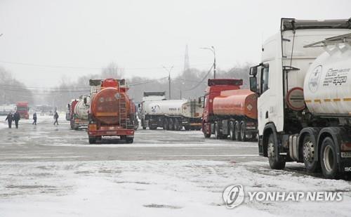 "러 경제, 작년 이어 올해도 역성장 전망…최대 -5%"