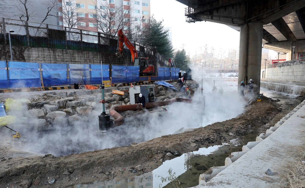 [사진톡톡] 서울 공릉동 난방 배관 파손