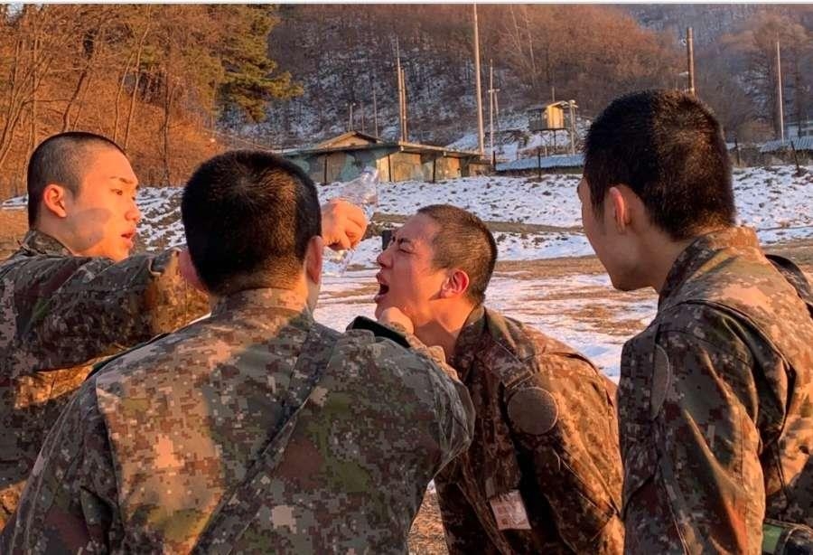 BTS 진, 동기들이 '중대장 훈련병' 추대…화생방 등 훈련