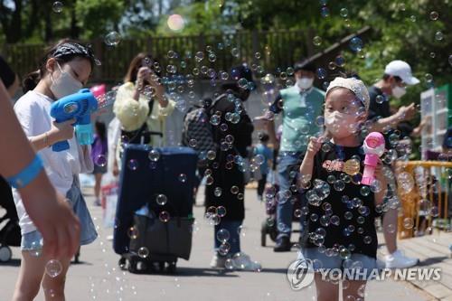 [노키즈존 논란 그후] ④"유리창에 낙서해도 돼"…홍제동 '웰컴키즈존'