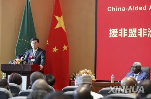 Um novo ministro das Relações Exteriores da China galvaniza aliados na África "Não temos cheques em branco"