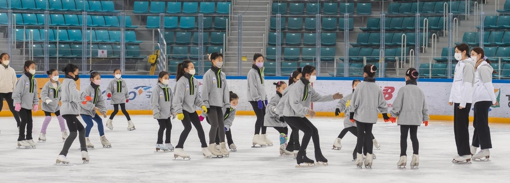 피겨퀸 김연아의 아름다운 행보…평창 아카데미서 유망주 지도