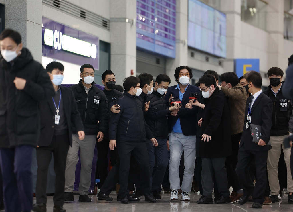 [사진톡톡] 귀국하는 김성태 쌍방울 전 회장