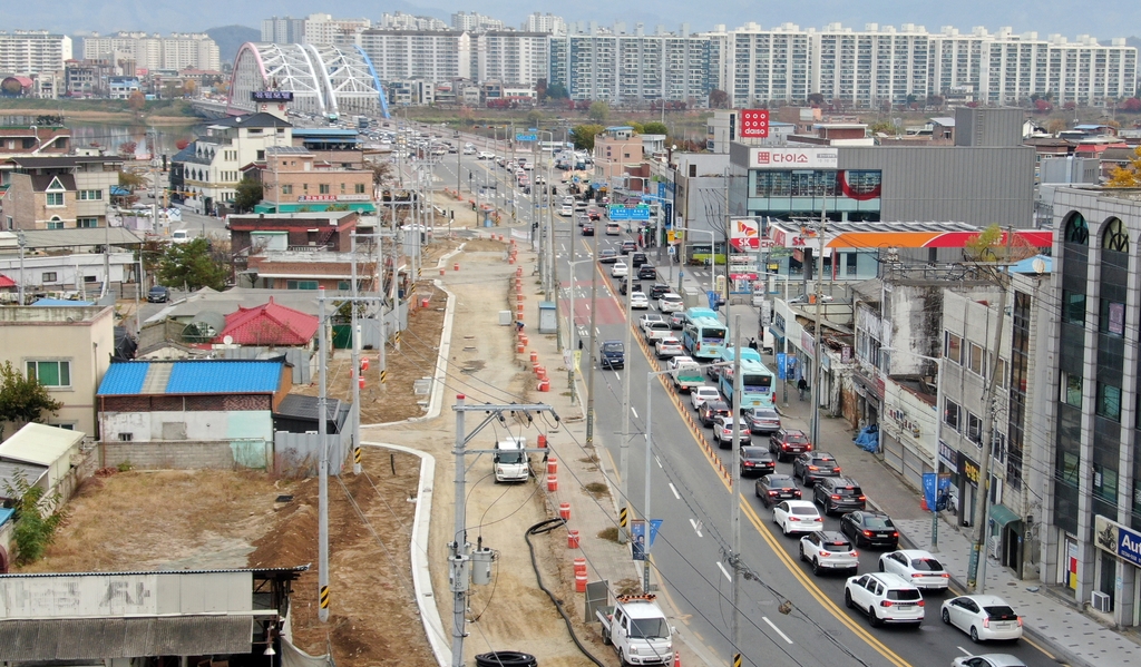 춘천시, 인도 효용성 논란 캠프페이지 주변 도로 6차로 확장