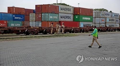 '인구 최다국 등극' 인도의 명암…국력 도약 속 일자리 고민