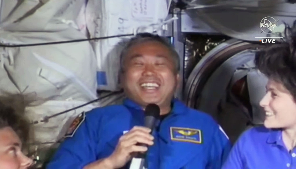 우주정거장 체류 와카다 7시간 선외활동…일본인 최고령 기록