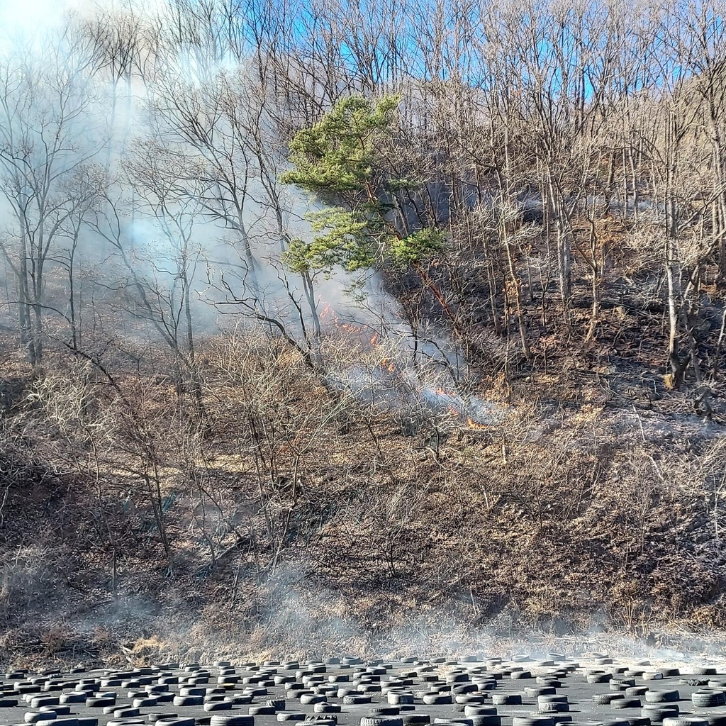 무주군 적상면 야산서 산불…0.3㏊ 불타