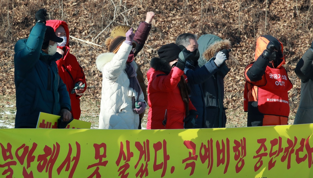 [르포] "곡예비행 굉음·스모크에 전투기 추락…불안해서 못 살아"